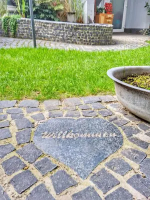 Ein Garten an der Unterkunft 3 Zimmer Wohnung mit Garten
