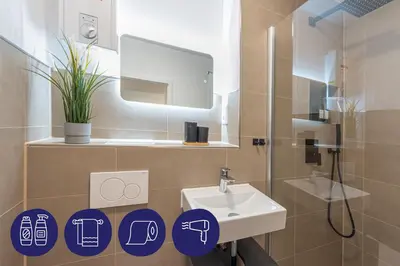 Ein Badezimmer in der Unterkunft Stilvoll & zentral in der Innenstadt, nahe Hauptbahnhof und Limbecker Platz, helle und großzügige Räume, voll ausgestattete Küche