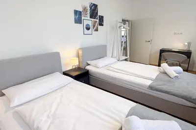 Ein Bett oder Betten in einem Zimmer der Unterkunft Stilvoll & zentral in der Innenstadt, nahe Hauptbahnhof und Limbecker Platz, helle und großzügige Räume, voll ausgestattete Küche