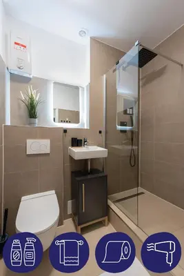 Ein Badezimmer in der Unterkunft Modernes, zentrales City-Apartment am Kennedyplatz, nahe Hauptbahnhof und Limbecker Platz, lichtdurchflutete Räume