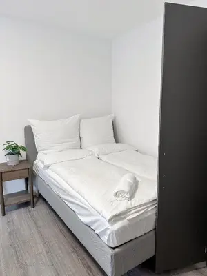 Ein Bett oder Betten in einem Zimmer der Unterkunft City Apartments Essen for up to 6 person with 4K TV and kitchen