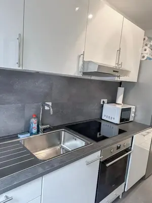 Küche/Küchenzeile in der Unterkunft City Apartments Essen for up to 6 person with 4K TV and kitchen