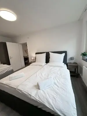 Ein Bett oder Betten in einem Zimmer der Unterkunft City Apartments Essen for up to 6 person with 4K TV and kitchen