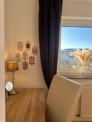 Ein allgemeiner Bergblick oder ein Berglick von der Ferienwohnung aus