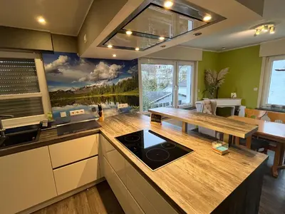Küche/Küchenzeile in der Unterkunft Sonnenblick Apartment sunview #rain-shower 2P bathtube BIG kitchen