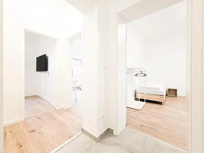 TV/Unterhaltungsangebot in der Unterkunft Tolstov Apartments - Monteurwohnung mit 3 Zimmern , Terrasse und Parkplatz