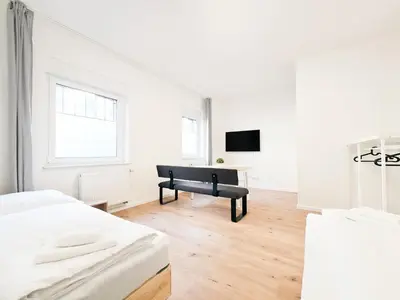 Ein Bett oder Betten in einem Zimmer der Unterkunft Tolstov Apartments - Monteurwohnung mit 3 Zimmern , Terrasse und Parkplatz