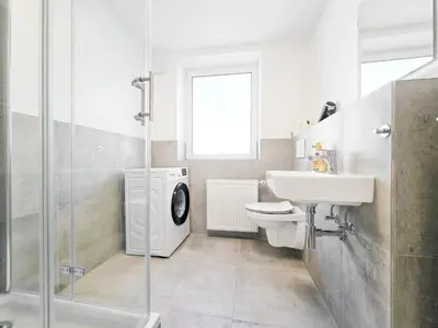 Ein Badezimmer in der Unterkunft Tolstov Apartments - Monteurwohnungen mit 3 Zimmern , Balkon und Parkplatz