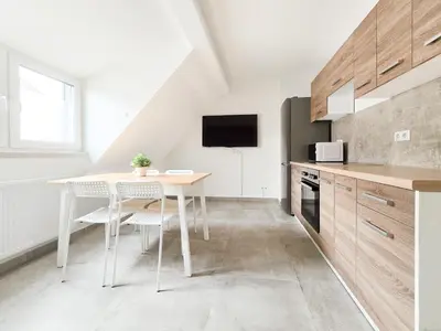 Küche/Küchenzeile in der Unterkunft Tolstov Apartments - Monteurwohnung mit 3 Zimmern - Dachgeschoss - Parkplatz