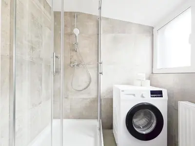 Ein Badezimmer in der Unterkunft Tolstov Apartments - Monteurwohnung mit 3 Zimmern - Dachgeschoss - Parkplatz
