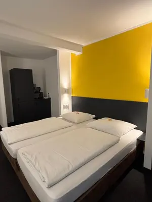 Ein Bett oder Betten in einem Zimmer der Unterkunft Hotel U Mülheim Free Parking Highspeed WiFi