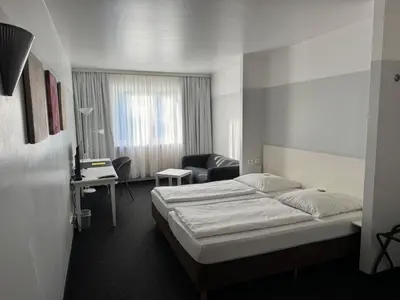 Ein Bett oder Betten in einem Zimmer der Unterkunft Hotel U Mülheim Free Parking Highspeed WiFi