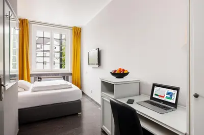 Ein Bett oder Betten in einem Zimmer der Unterkunft Hotelzimmer in Düsseldorf 2 Heidelberger Hof