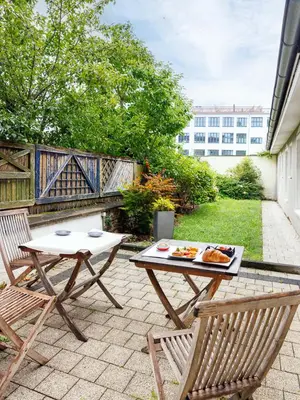 Ein Garten an der Unterkunft Hotelzimmer in Düsseldorf 2 Heidelberger Hof