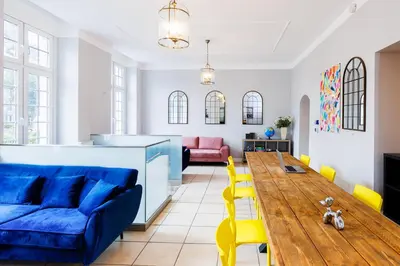 Ein Sitzbereich in der Unterkunft Hotelzimmer in Düsseldorf 2 Heidelberger Hof