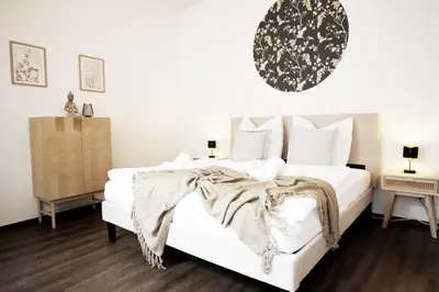 Ein Bett oder Betten in einem Zimmer der Unterkunft Asia Suite l 3 Schlafzimmer I Sauna l 400m bis Uni I Messe I IGA 27