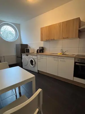 Küche/Küchenzeile in der Unterkunft Case Four Boardinghouse mit Parkplatz, Küche, Waschmaschine und Trockner