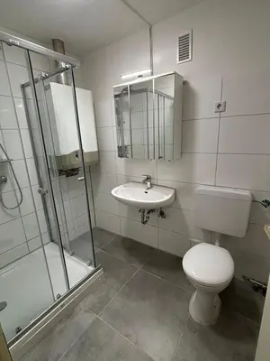 Ein Badezimmer in der Unterkunft Wohnung mit neuem Bad und Küche
