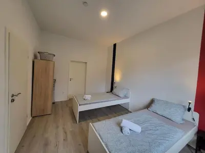 Ein Bett oder Betten in einem Zimmer der Unterkunft homes of ruhr - Monteurwohnung Hammer