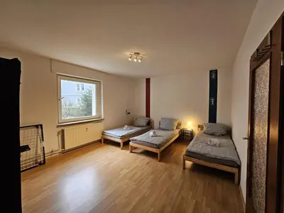 Ein Bett oder Betten in einem Zimmer der Unterkunft homes of ruhr - Monteurwohnung Arena