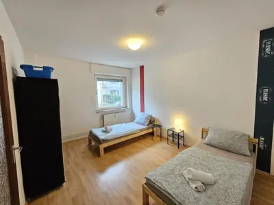Ein Bett oder Betten in einem Zimmer der Unterkunft homes of ruhr - Monteurwohnung Arena