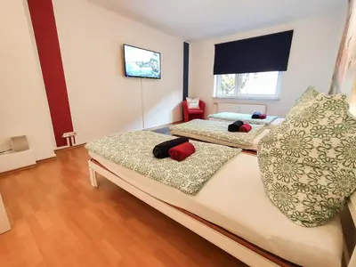 Ein Bett oder Betten in einem Zimmer der Unterkunft homes of ruhr - Monteurwohnung Hafenkiez