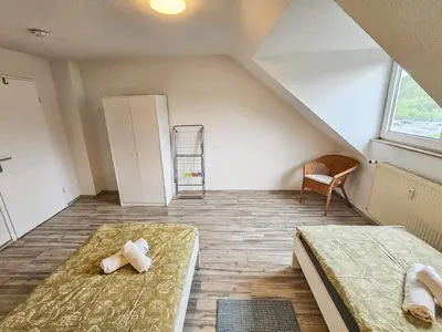 Ein Bett oder Betten in einem Zimmer der Unterkunft homes of ruhr- Monteurwohnung Kabuff