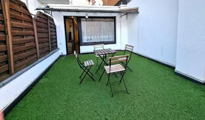 Ein Patio oder anderer Außenbereich in der Unterkunft BS Oberhausen Comfort Zentral-Apartment