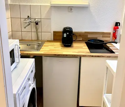 Küche/Küchenzeile in der Unterkunft Tolles neues Apartment mit Balkon, EBK, Wlan, Smart TV, Netflix