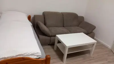 Ein Bett oder Betten in einem Zimmer der Unterkunft Neumühles Apartment Duisburg, großes TV, Wlan, Kaffeemaschine & Erdgeschoss