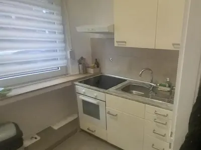Küche/Küchenzeile in der Unterkunft Neumühles Apartment Duisburg, großes TV, Wlan, Kaffeemaschine & Erdgeschoss