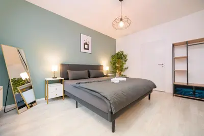 Ein Bett oder Betten in einem Zimmer der Unterkunft Smart Home - Wuppertal - Perfect for 6-8 Guests! Netflix - Central - Free Parking Zone