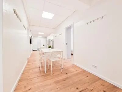 Grundriss der Unterkunft Tolstov Apartments - City Center Apartment with 5 Rooms - 10 Min Messe DUS