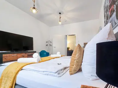 Ein Bett oder Betten in einem Zimmer der Unterkunft Alpha Apartments