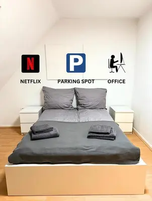 Ein Bett oder Betten in einem Zimmer der Unterkunft Moderne Wohnung mit Arbeitsplatz, Netflix, Nespresso & privatem Stellplatz