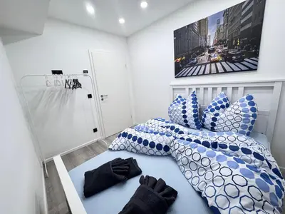 Ein Bett oder Betten in einem Zimmer der Unterkunft Modernes Haus mit Garten & Privatparkplatz Villa