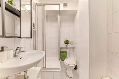 Ein Badezimmer in der Unterkunft Eco Retreat Spacestays - Smart TV - WIFI