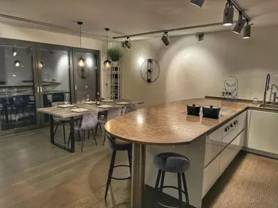 Küche/Küchenzeile in der Unterkunft 4 Zimmer Luxus Apartment mit Sauna und Heimkino