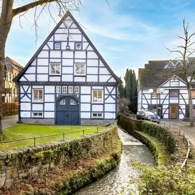 MOLA Apartments-Historische Ferienwohnung im Bachviertel Herdecke Zentrum für 3 Personen-Gratis Parkplatz-Highspeed WLAN-auch für Langzeit geeignet