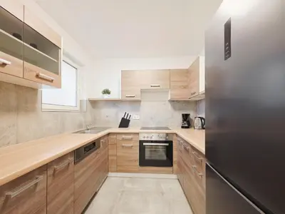 Küche/Küchenzeile in der Unterkunft Tolstov Apartments - Monteurwohnung - 2 Schlafzimmer - Wohnzimmer - Küche - Balkon - Waschmaschine - 25 Min zur Messe DUS