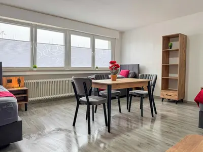 Ein Sitzbereich in der Unterkunft Serviceroom24 - Apartment 1 in Gladbeck WLAN - Smart-TV - 24-7 Check-in und Küche