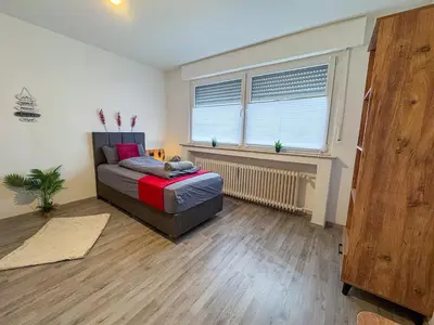Ein Bett oder Betten in einem Zimmer der Unterkunft Serviceroom24 - Apartment 1 in Gladbeck WLAN - Smart-TV - 24-7 Check-in und Küche