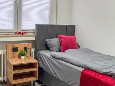 Ein Bett oder Betten in einem Zimmer der Unterkunft Serviceroom24 - Apartment 3 in Gladbeck WLAN - Smart-TV - 24-7 Check-in und Küche