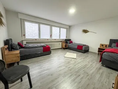 Ein Sitzbereich in der Unterkunft Serviceroom24 - Apartment 3 in Gladbeck WLAN - Smart-TV - 24-7 Check-in und Küche