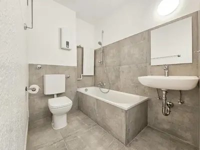 Ein Badezimmer in der Unterkunft Tolstov Apartments - Monteurwohnung - 2 Schlafzimmer - Küche - Waschmaschine - 25 Min zur Messe DUS