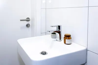 Ein Badezimmer in der Unterkunft Modernes Apartment Zentral mit Küche & Smart TV