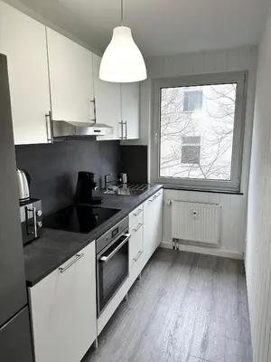 Küche/Küchenzeile in der Unterkunft Beautiful flat with living room and kitchen sleeps 4p on separate beds and 2p on sofa