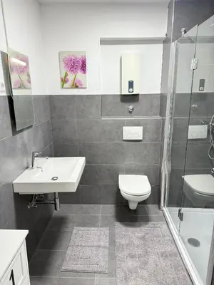 Ein Badezimmer in der Unterkunft Zentral gelegene Zimmer mit Gemeinschaftsküche und -bad
