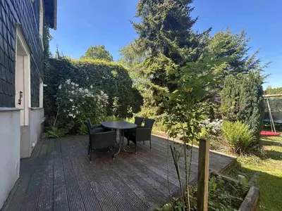 Ein Garten an der Unterkunft Enchanting House in Wuppertal