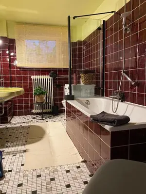 Ein Badezimmer in der Unterkunft Apartment100 qm mit Garten